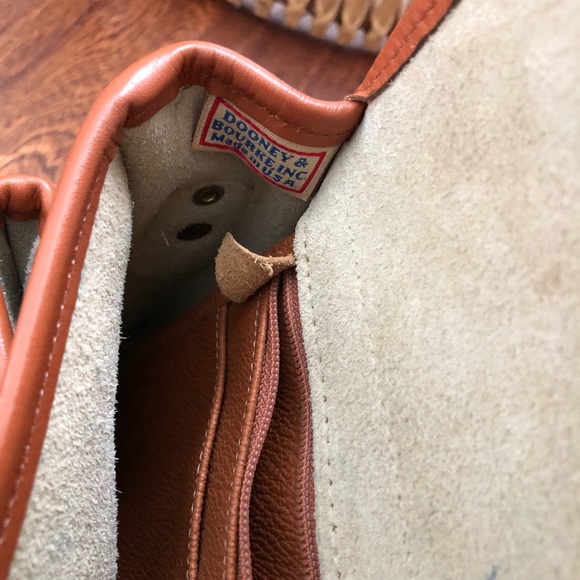 COPY - Vintage Dooney & Bourke crossbody purse - Picture 4 of 6